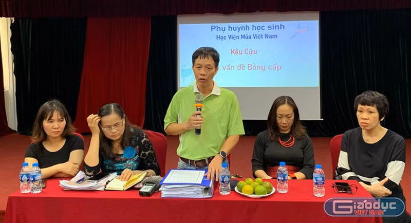 Hoc vien Hoc vien Mua Viet Nam keu cuu: Bo Giao duc go roi-Hinh-2