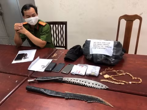 Sai Gon ngu trong nha cung bi cuop... va ti ti tinh huong oai oam-Hinh-4