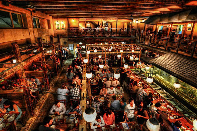 10 thủ thuật của nhà hàng khiến khách gọi món nhiều hơn trong vô thức, chỉ đến khi nhìn hóa đơn mới ngỡ ngàng - Ảnh 3.