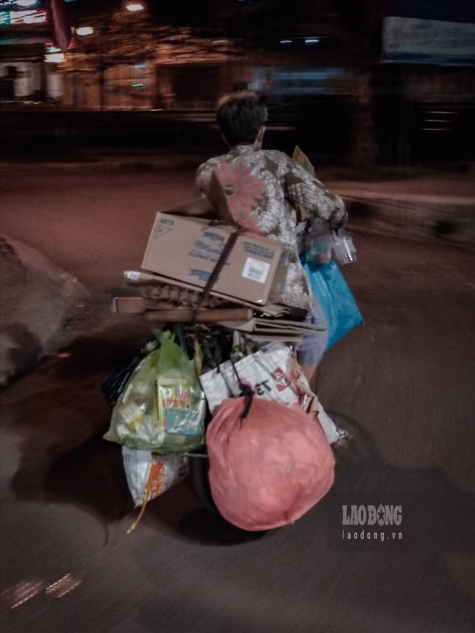 Nhung phan nguoi nhoc nhan muu sinh trong dem toi-Hinh-3