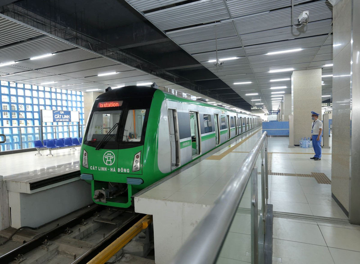 Đoàn tàu đường sắt Cát Linh - Hà Đông đang chờ bàn giao cho TP Hà Nội quản lý, vận hành. (Ảnh: Tin Tức) 