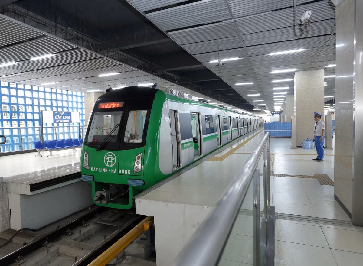 Đoàn tàu đường sắt Cát Linh - Hà Đông đang chờ bàn giao cho TP Hà Nội quản lý, vận hành. (Ảnh: Tin Tức) 