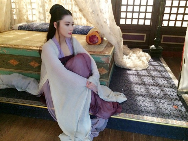 Mẹ của Lý Tuân nhìn thấy Phùng Tiểu Liên liền tức giận, bày mưu báo thù cho con gái. Chuỗi ngày sau đó, Tiểu Liên phải chịu biết bao nhiêu là nhục hình tàn ác.