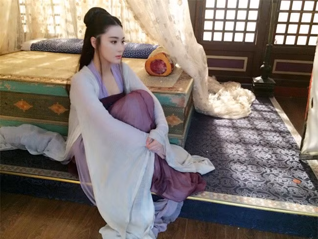 Mẹ của Lý Tuân nhìn thấy Phùng Tiểu Liên liền tức giận, bày mưu báo thù cho con gái. Chuỗi ngày sau đó, Tiểu Liên phải chịu biết bao nhiêu là nhục hình tàn ác.