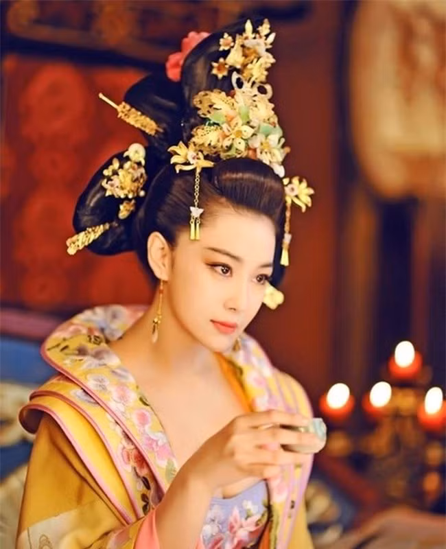 Phùng Tiểu Liên được Hoàng đế sủng ái.