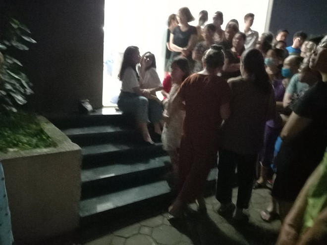 Me be gai roi tu tang 24 xuong dat tu vong gao khoc tham thiet goi ten con-Hinh-2