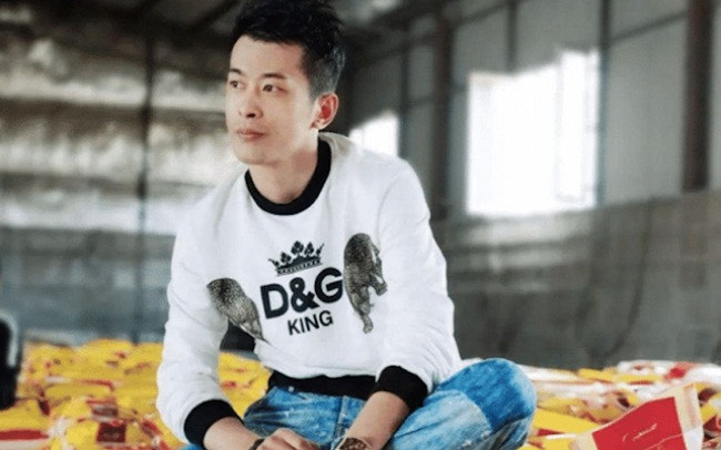 Nền tảng Kuaishou đã không cho phép Xinba livestream trong 60 ngày. Anh chàng này đã lên tiếng xin lỗi khách hàng.