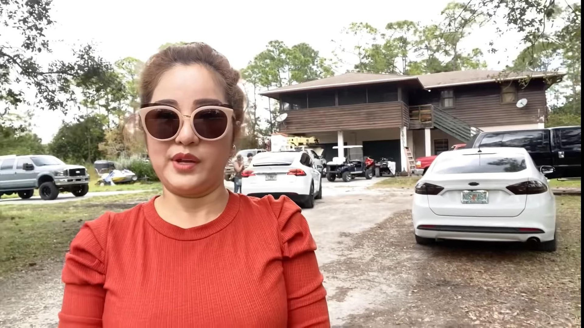 Thúy Nga đi môi giới nhà đất