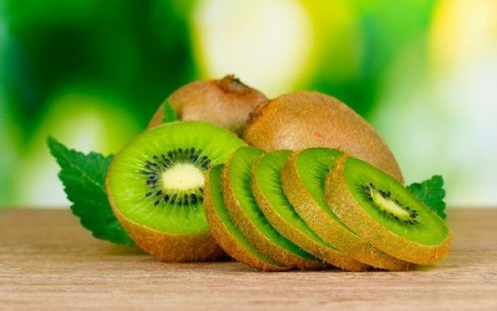 Quả kiwi Là một loại trái cây tuyệt vơi giúp ổn định tâm trạng, dễ đi vào giấc ngủ, ổn định tâm trạng và hệ thần kinh.