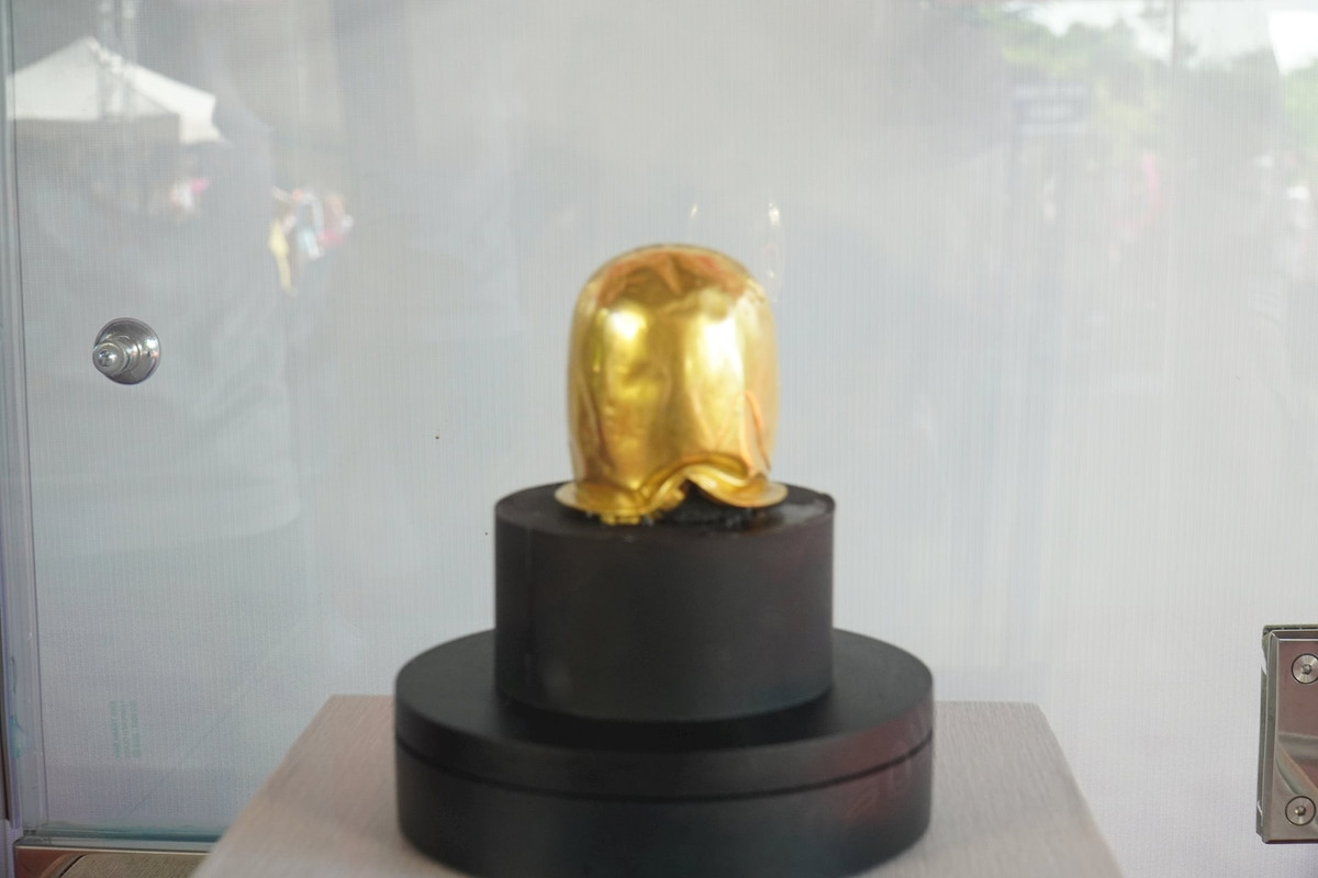 Ông Bùi Thế Nhân, Giám đốc Sở Văn hóa, Thể thao và Du lịch tỉnh, cho hay bảo vật quốc gia Linga vàng có giá trị lớn đối với công tác nghiên cứu và nhận thức các vấn đề về văn hóa - lịch sử liên quan đến di tích Pô Dam nói riêng và văn hóa Chăm nói chung. Ảnh: Bình Thuận online.