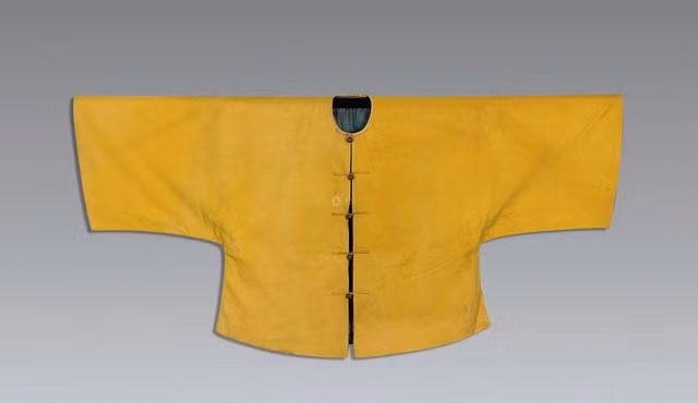 Trên đường đi, Cung Bảo Điền và Ân Phúc "trổ tài" võ nghệ cao siêu, nhiều lần đánh lui kẻ cướp. Họ đã hộ tống Từ Hi Thái hậu và hoàng đế Quang Tự đến Tây An an toàn. Với công lao to lớn này, Cung Bảo Điền được ban thưởng "Hoàng mã quái".