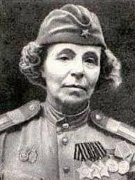 Tại đơn vị này, Petrova chứng tỏ bản thân là một tay súng bắn tỉa xuất sắc. Bà đã tiêu diệt được 122 lính Đức quốc xã và bắt 3 người làm tù binh.