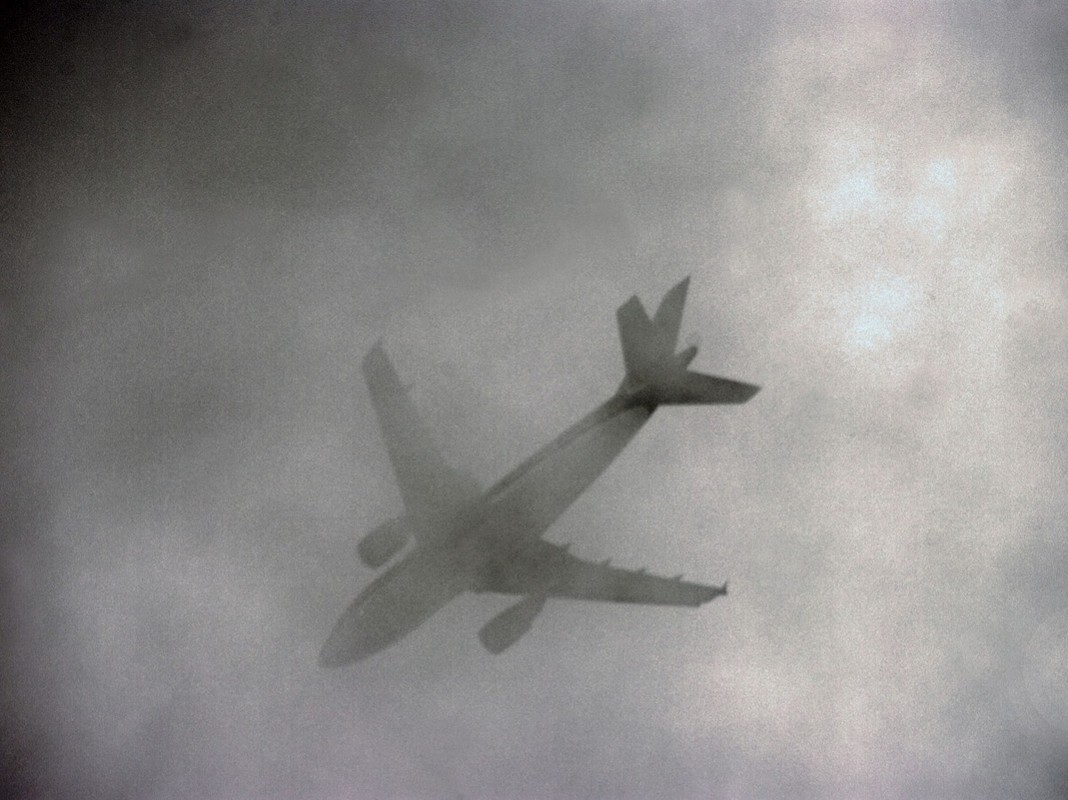 Sau đó, giới chức trách đã tổ chức cuộc tìm kiếm quy mô lớn nhằm tìm ra máy bay cùng 92 người có mặt trên chuyến bay. Tuy nhiên, dù nỗ lực tìm kiếm nhưng lực lượng chức năng không phát hiện bất cứ manh mối nào.