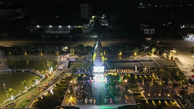 Tổng khối lượng của tháp Thần Nông khoảng 130 tấn. Ảnh: Nhân dân.