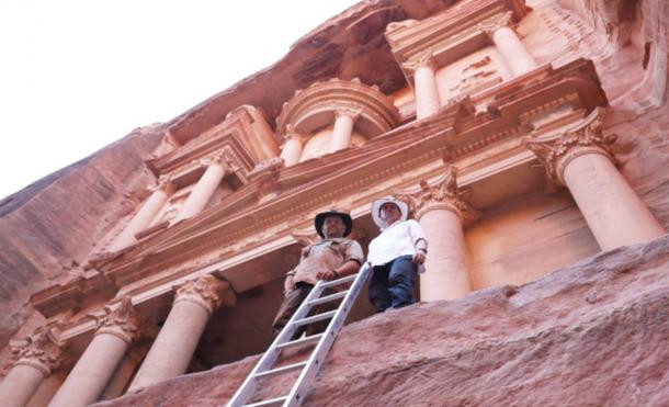 Theo các chuyên gia, mộ cổ trên có niên đại hơn 2.000 năm. Họ cho hay khám phá này hứa hẹn giúp làm sáng tỏ cuộc sống của người Nabataean - nền văn minh từng phát triển mạnh mẽ ở khu vực phía nam Jordan này. Ảnh: Discovery’s Expedition Unknown.