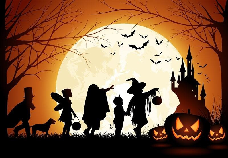  Halloween là lễ hội được tổ chức hàng năm vào ngày 31/10 ở nhiều quốc gia trên thế giới. Đây là một lễ hội của người Celtic cổ đại, đánh dấu việc chuyển sang năm mới, kết thúc vụ mùa, bắt đầu mùa Đông.