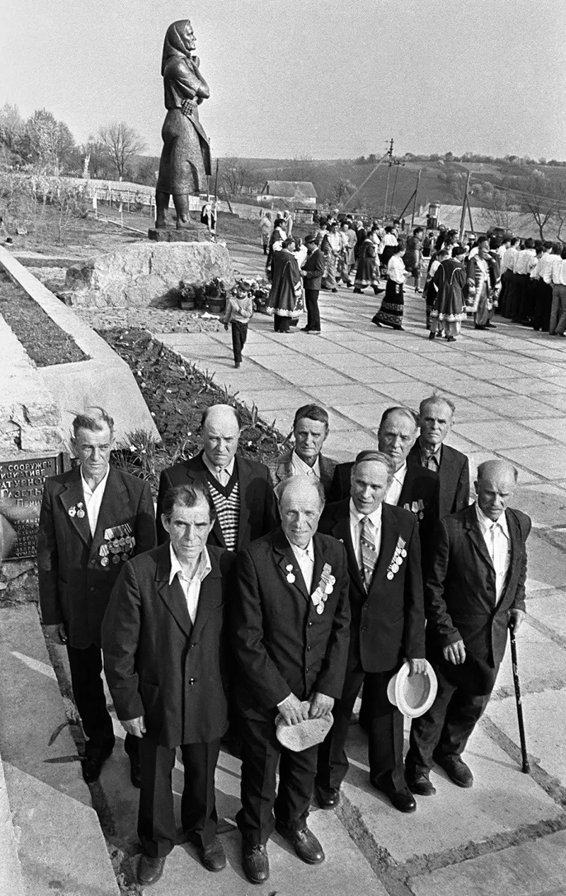 Gia đình bà Evdokia sống tại ngôi làng Brovakhy, Ukraine (khi đó thuộc Liên Xô). Vợ chồng bà có với nhau 16 người con (gồm 5 nữ, 10 nam và một người chết khi còn nhỏ). Trong đó, 10 người con trai gồm: Mikhail, Feodosiy, Pyotr, Ivan, Andrey, Pavel, Vasiliy, Alexander, Nikolay và Stepan.