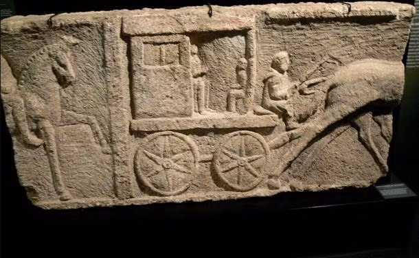 La Mã là một trong những nền văn minh nổi tiếng trong lịch sử nhân loại. Cuộc sống của người dân đế chế La Mã thu hút sự quan tâm của công chúng. Trong số này, cuộc sống của giới thượng lưu La Mã gây nhiều tò mò.