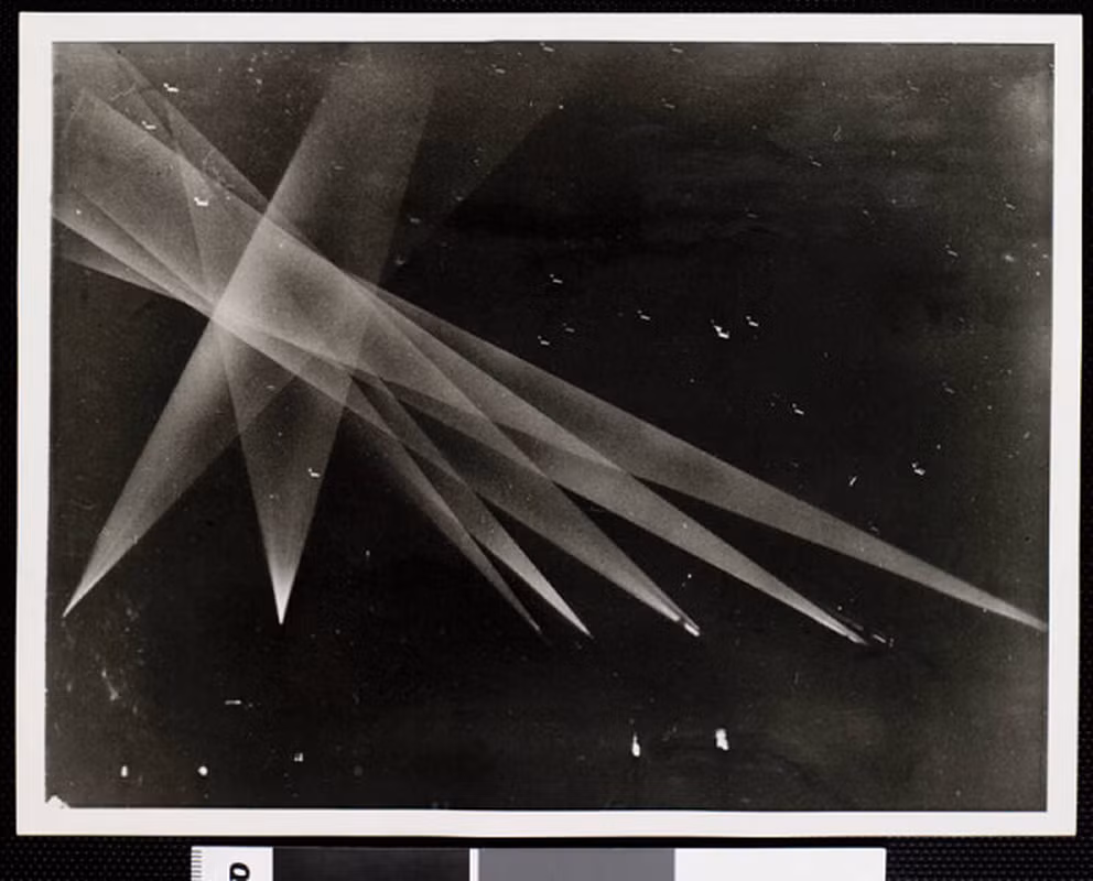 Trong khi đó, 8 người đã thiệt mạng trong vụ việc này, bao gồm 5 người chết do trúng mảnh đạn pháo nổ dưới đất và 3 người tử vong do đau tim. Nhiều tòa nhà, đường xá... bị hư hại do một số đạn pháo phòng không đã không phát nổ trên không trung mà rơi xuống đất.