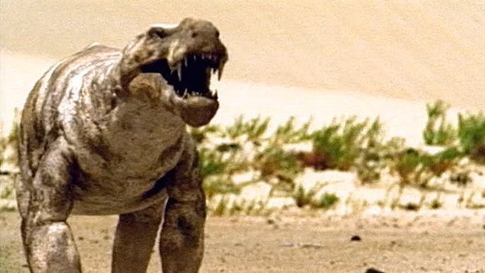 Gorgonopsid từng là động vật săn mồi hàng đầu trên Trái đất trước khi khủng long xuất hiện. Chúng vô cùng hung dữ, tiến hóa từ động vật có vú nguyên thủy đầu tiên tách ra từ "cây gia đình" bò sát. Theo đó, chúng có hình dáng khá giống bò sát.