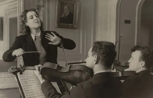 Một lớp học tại Nhạc viện Leningrad.