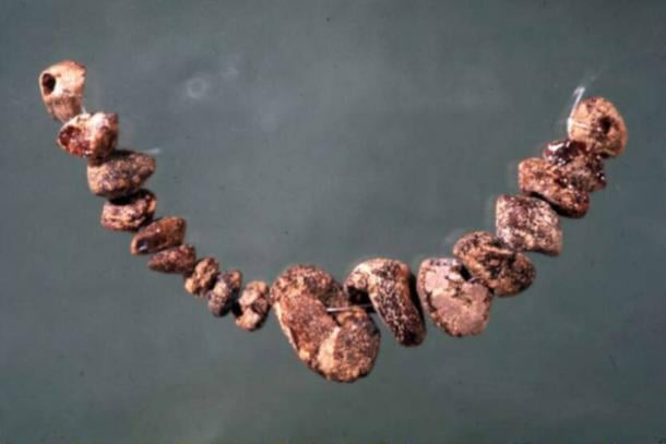 Theo giáo sư Janusz Czebreszuk, người Mycenaean có lẽ đã đặt chân tới Hy Lạp và mang theo hổ phách ngay từ những ngày đầu.