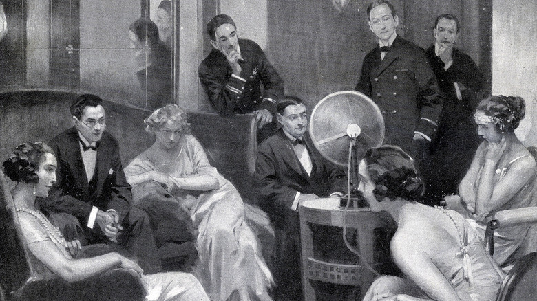 Sau khi ra tù, Victor ngày càng thực hiện những phi vụ lừa đảo lớn hơn. Trong đó, gã nổi tiếng với "thương vụ" rao bán tháp Eiffel - biểu tượng nổi tiếng của thủ đô Paris cũng như nước Pháp. Ảnh: AP.