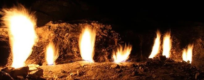 Theo các nhà nghiên cứu, những ngọn lửa ở Yanartas cháy liên tục không nghỉ ít nhất 2.500 năm qua.