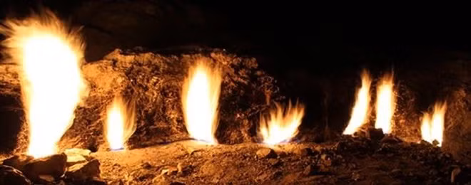 Theo các nhà nghiên cứu, những ngọn lửa ở Yanartas cháy liên tục không nghỉ ít nhất 2.500 năm qua.