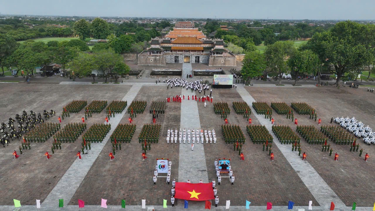 Tham gia Đại hội và Hội thi có hơn 4.000 vận động viên, cán bộ, chiến sĩ thuộc lực lượng công an đến từ các tỉnh, thành khu vực miền Trung - Tây Nguyên, các trường cảnh sát nhân dân và an ninh nhân dân, Bộ Tư lệnh Cảnh vệ, Bộ Tư lệnh Cảnh sát cơ động, cùng Bộ Công an. Ảnh: Trần Hồng 