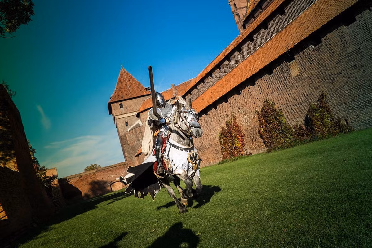 Vì vậy, giới chức trách và các chuyên gia đã triển khai dự án bảo tồn, khôi phục công trình này theo hình dáng ban đầu. Đến năm 2016, dự án hoàn thành.