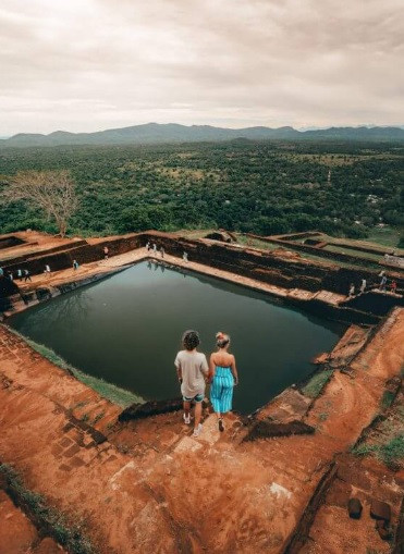 Sigiriya trở thành cố đô rồi sau trở thành phế tích. Nơi đây từng trở thành một tu viện Phật giáo trước khi bị bỏ hoang từ thế kỷ 14. Ảnh: saltinourhair.