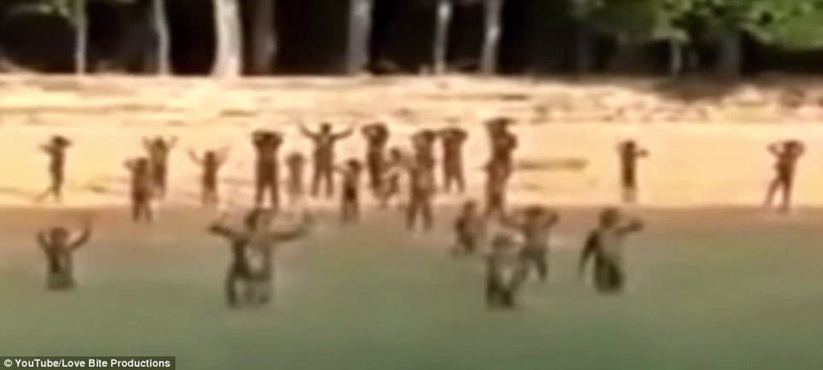 Minh chứng là vào năm 2006, thành viên bộ lạc Sentinelese đã sát hại 2 người đàn ông câu cá bất hợp pháp tại vùng biển quanh đảo Bắc Sentinel.