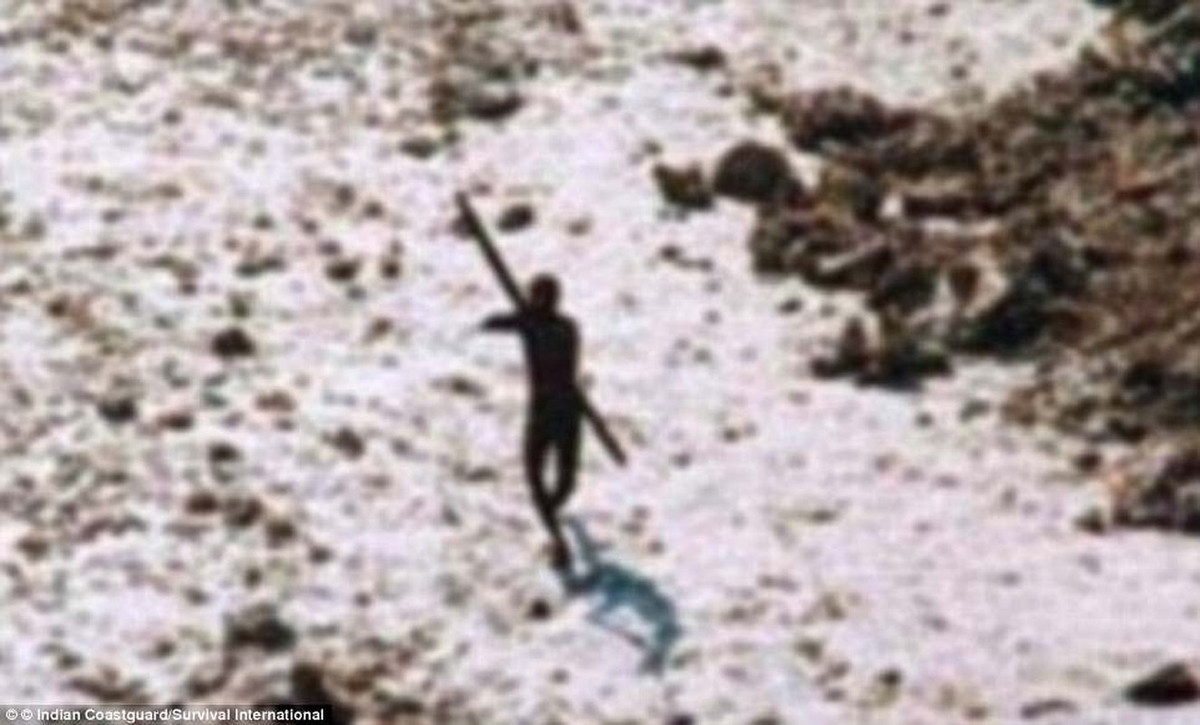 Bộ lạc Sentinelese chọn cuộc sống khép kín, không tiếp xúc với thế giới bên ngoài.
