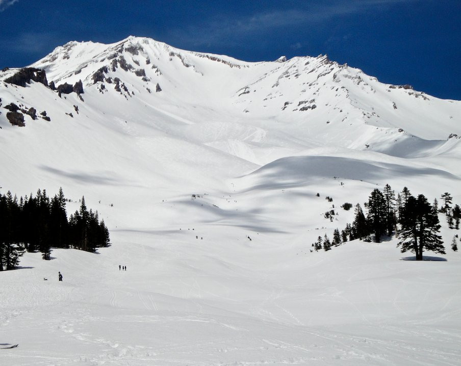 Núi Shasta cũng gắn liền với những giai thoại ly kỳ về một sinh vật được đặt tên là matah kagmi. Sinh vật này sống trên ngọn núi linh thiêng và bảo vệ các khu rừng xung quanh. Ảnh: internationalalpineguides.