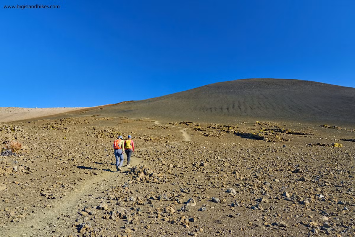Trong đó, núi lửa Mauna Kea được người dân tôn sùng hơn cả. Theo các giai thoại được lưu truyền rộng rãi, Mauna Kea là địa mạo được hình thành đầu tiên bởi Trái đất và bầu trời. Ảnh: bigislandhikes.