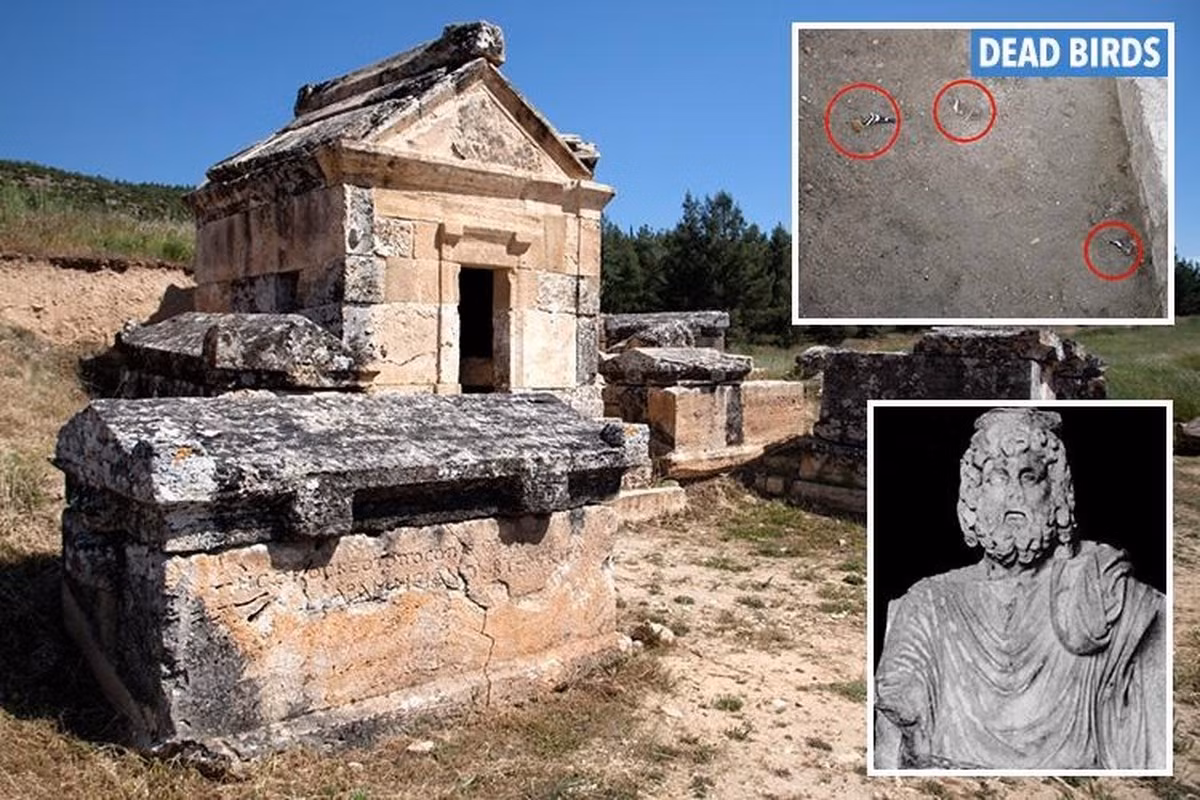 Vào năm 2013, một nhóm khảo cổ được dẫn đầu bởi giáo sư Francesco D'Andria thuộc đại học Salento (Italy) phát hiện "cổng địa ngục" này hiện nằm ở Thổ Nhĩ Kỳ, với lối vào bằng đá dẫn tới hang động nhỏ.