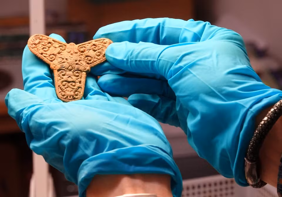 Nhà khảo cổ Michael nhận định những vật thể này là bằng chứng cho thấy người Viking có mối quan hệ giao thương với nhiều vùng đất xa xôi.