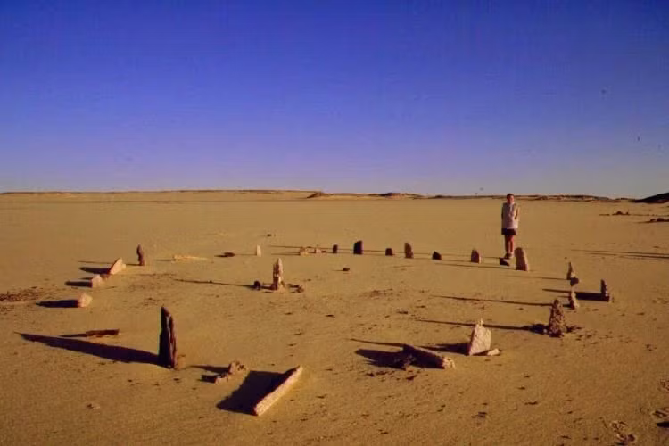 Vào năm 2001, cuộc khai quật ngôi mộ trung tâm không tìm thấy hài cốt nào mà chỉ phát hiện bộ xương hoàn chỉnh của một con bò. Ảnh: Raymbetz - CC BY-SA 3.0.