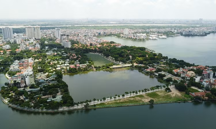 Nhiều chuyên gia về quy hoạch đô thị mong muốn tình trạng vi phạm quy hoạch trên tại Quảng An - một trong những vị trí đẹp bậc nhất Hà Nội sẽ sớm được khắc phục khi bản quy hoạch được đi vào hiện thực.