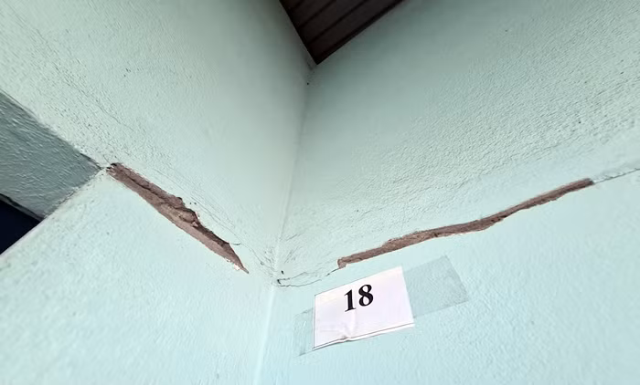 Nha cua bi lun, nut vi cong trinh vi pham: Hoi trach nhiem phuong Dai Phuc?-Hinh-4