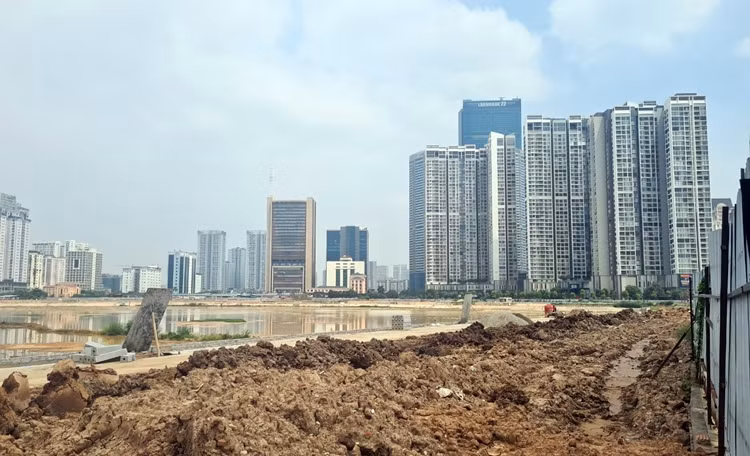 Theo Ban quản lý dự án đầu tư xây dựng công trình văn hóa - xã hội TP Hà Nội, Cung thiếu nhi mới được xây dựng theo thiết kế kiến trúc mang phong cách hiện đại, thoáng rộng, gần gũi với thiên nhiên, sử dụng nhiều thiết bị tự động thông minh mang lại cảm giác an toàn, tiện nghi cho hoạt động học tập và vui chơi giải trí.