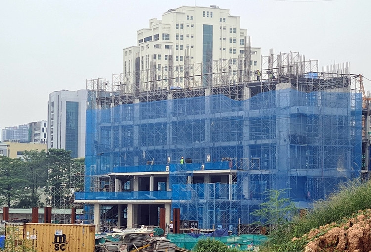 Khu vực nhà B cũng đã thành hình, xây dựng các hạng mục trên mặt đất. Tại nhà B gồm: Khối nhà hành chính; tháp thiên văn; nhà thi đấu và bể bơi; nhà học và thư viện.