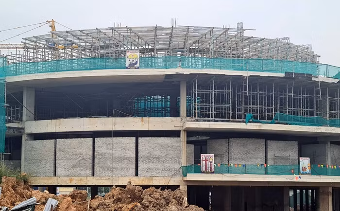 Cận cảnh nhà A của dự án Cung thiếu nhi Hà Nội đã hoàn thiện kết cấu phần móng và xây đến tầng 3.