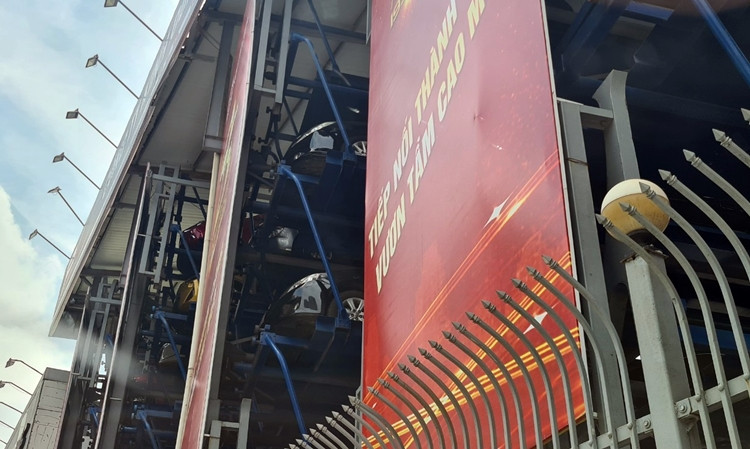 Bãi xe công nghệ cao tầng bằng hệ kết cấu théo và mái tôn diện tích 437m2, tầng cao 05 tầng, chiều cao 13,5m; công trình “đại lý thế giới lốp” bằng hệ kết cấu thép và mái tôn, diện tích 81m2, tầng cao 03 tầng, chiều cao 8,1m;