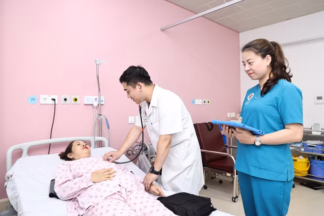 Phau thuat thanh cong ca ghep tim nhan tao ban phan tai Viet Nam-Hinh-2