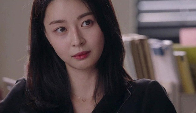 Nguoi cu lien tiep nhan tin cho chong, vo tre ra tay bat ngo