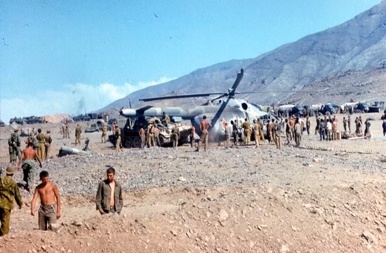 Tuy nhiên cuộc chiến này không chỉ dừng lại đó khi Liên Xô phải duy trì số lượng lớn binh sĩ tại Afghanistan để duy trì an ninh trong suốt 14 năm đi kèm theo đó tổn thất lớn về người và của.