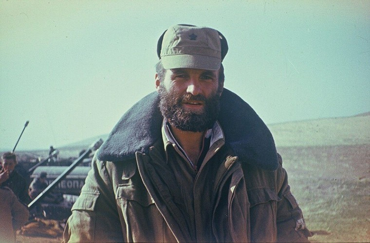 Hình ảnh chiến tranh được thể hiện rõ nét trên gương mặt người lính này khi đơn vị của anh phải đóng quân nhiều tháng liền trên một cao điểm thuộc một vùng núi hẻo ở Afghanistan.