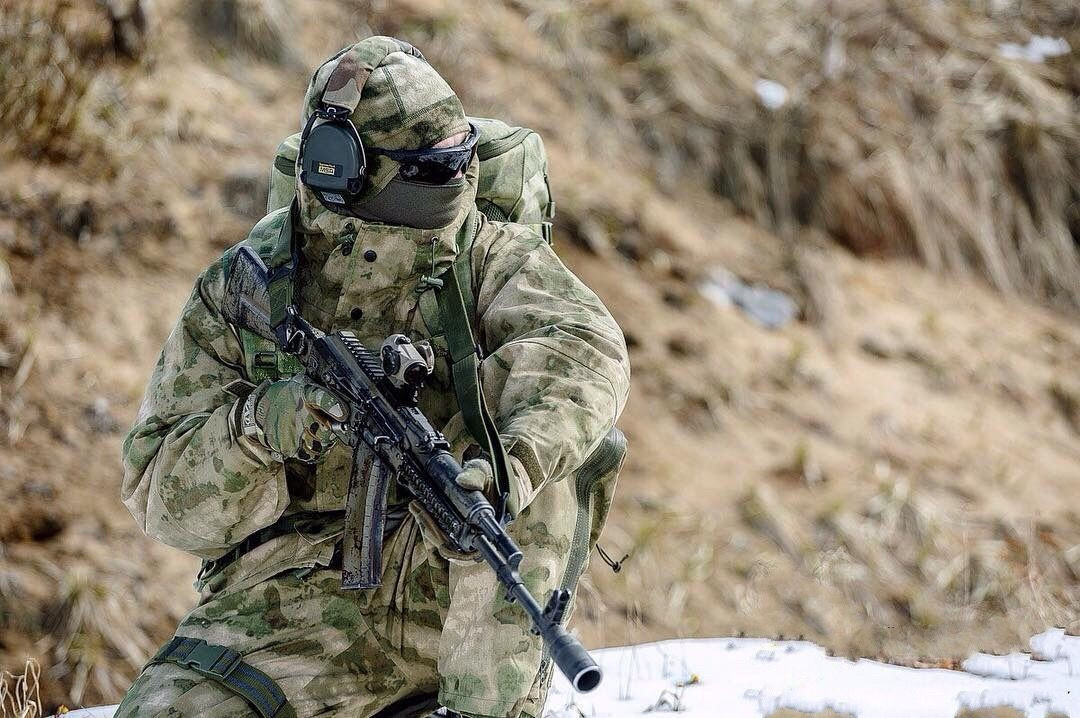 Những đơn vị lính đặc nhiệm của Nga thường có những chuyên gia về chất nổ, bắn tỉa, ăn trộm hoặc thậm chí có cả các thành viên vốn là kỹ sư tin học được huấn luyện thành đặc nhiệm để tiếp cận và lấy cắp dữ liệu từ cơ sở máy tính của đối phương.